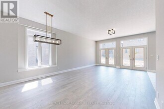 24 Hollybrook Trail in Kitchener, ON - Building Photo - Building Photo