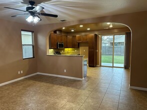 3525 W Sweet Ave in Visalia, CA - Building Photo - Building Photo