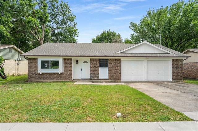 6012 Whispering Ln in Watauga, TX - Building Photo