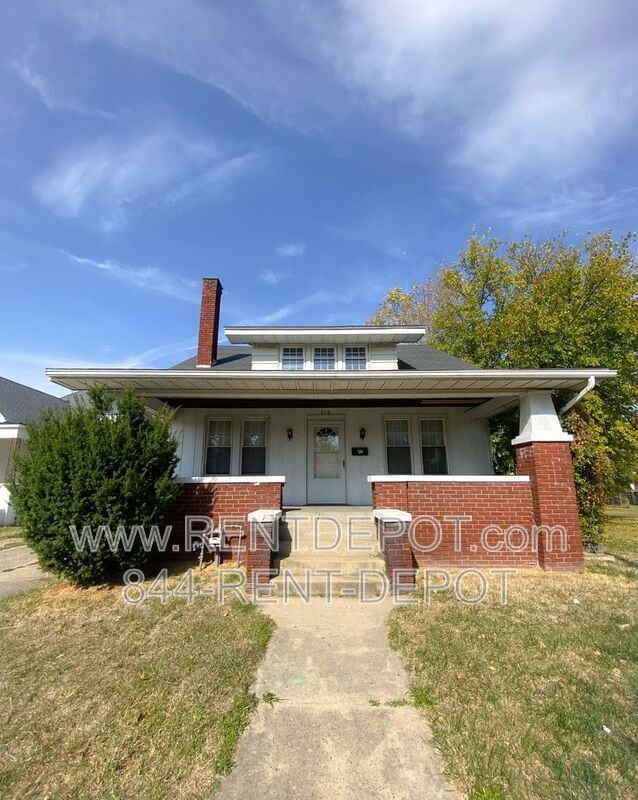 416 E Riverside Dr