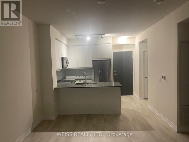 3260 Sheppard Ave E in Toronto, ON - Building Photo - Building Photo