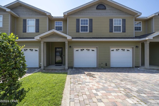property at 7211 Quail Hollow Dr