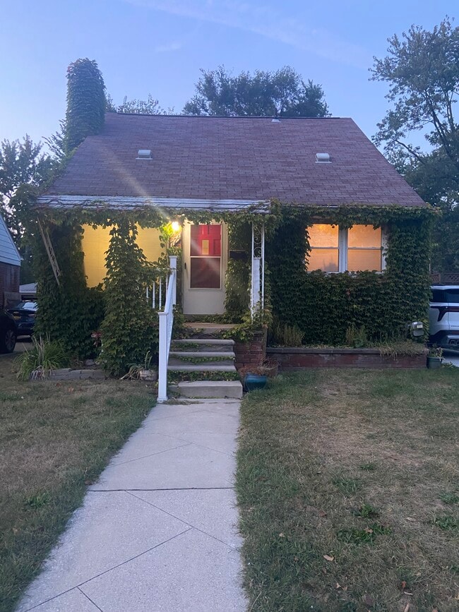 724 W 11 Mile Rd
