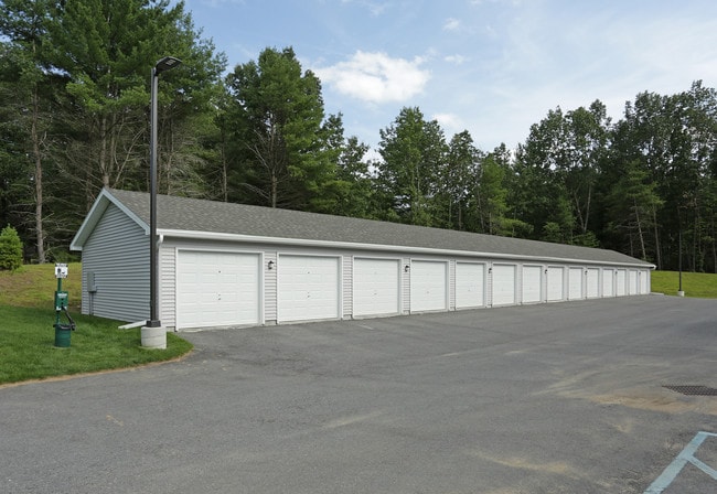 Carlton Hollow Senior Apartments in Ballston Spa, NY - Building Photo - Building Photo