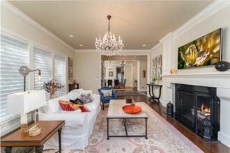 2744 SW Sherwood Dr in Portland, OR - Building Photo - Building Photo