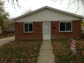23812 Columbus Ave in Warren, MI - Building Photo - Building Photo