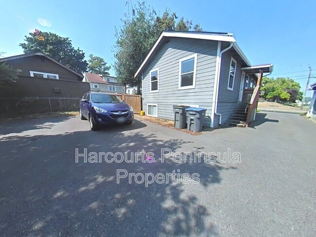 1225 11th St in Bremerton, WA - Building Photo - Building Photo