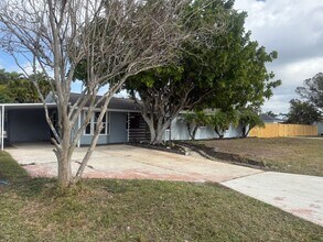 432 Driftwood Rd in Palmetto, FL - Building Photo - Building Photo