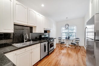 28 Home Pl in Greenwich, CT - Building Photo - Building Photo