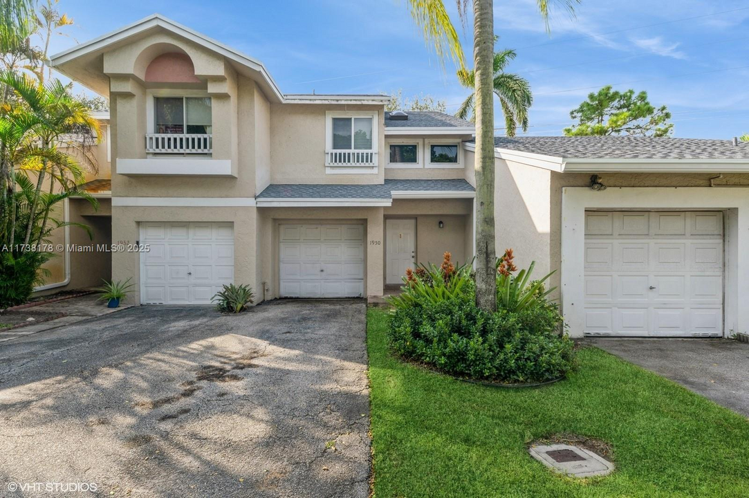 1950 Discovery Cir E in Deerfield Beach, FL - Building Photo