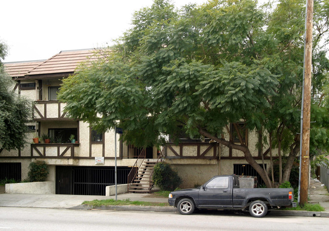 Woodman Manor Apartments in Van Nuys, CA - Building Photo - Building Photo