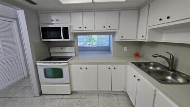 16800 NE 15th Ave in North Miami Beach, FL - Building Photo - Building Photo