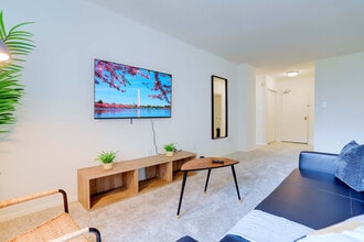 1600 S Eads St in Arlington, VA - Building Photo - Building Photo