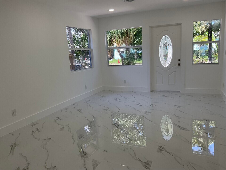 700 Tallapoosa St in West Palm Beach, FL - Foto de edificio