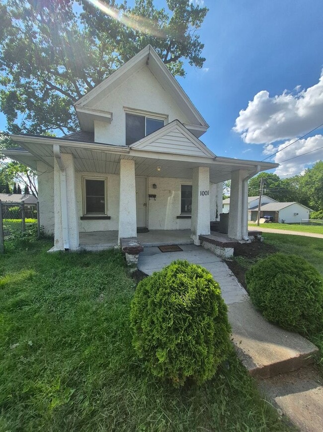 property at 1001 S Hinshaw Ave