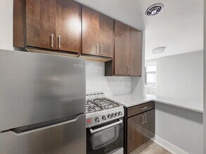 450 W Barry Ave in Chicago, IL - Building Photo - Building Photo