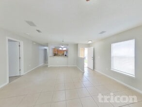 7944 Cherry Blossom Dr S in Jacksonville, FL - Foto de edificio - Building Photo