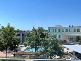 604 N Bluff Dr in Austin, TX - Building Photo