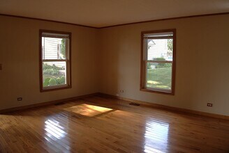 336 Russet Way in Vernon Hills, IL - Building Photo - Building Photo