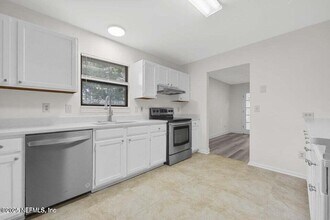 8426 Santana Ct in Jacksonville, FL - Building Photo - Building Photo