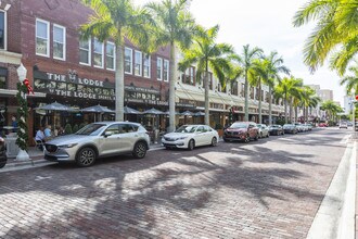 Earnhardt Building in Ft. Myers, FL - Building Photo - Building Photo
