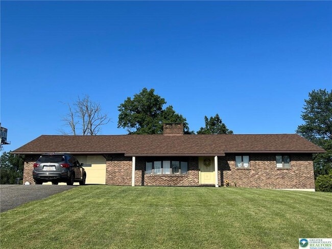 6587 Sullivan Trail