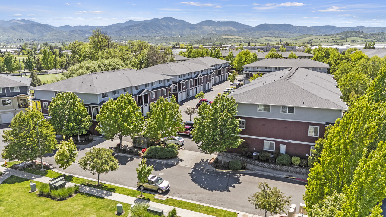 Charles Point in Medford, OR - Building Photo