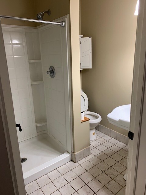 700 N Roan St in Johnson City, TN - Building Photo - Building Photo