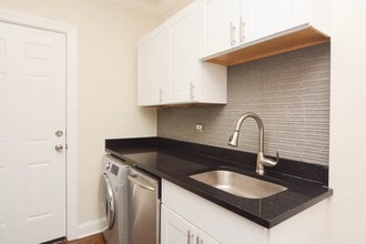 3833 N Greenview Ave, Unit J06P in Chicago, IL - Foto de edificio - Building Photo