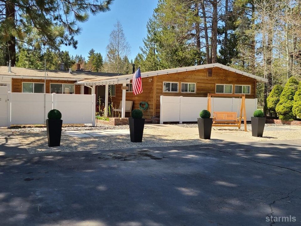 1150 Fairway Ave in South Lake Tahoe, CA - Building Photo