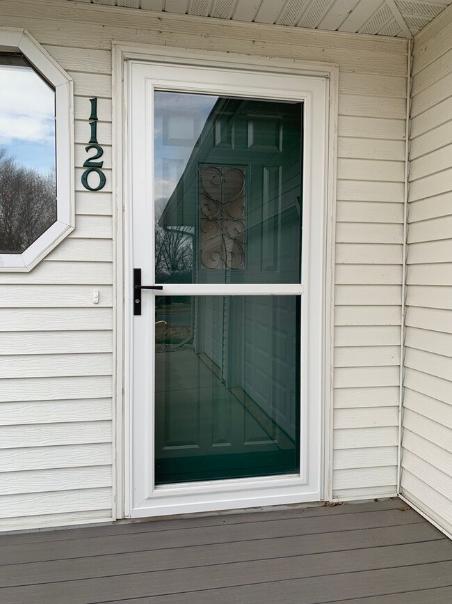 1120 Lewis Ave SW in Hutchinson, MN - Building Photo - Building Photo