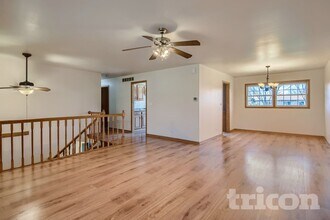 1045 Brush Hill Ln in Lake Zurich, IL - Foto de edificio - Building Photo