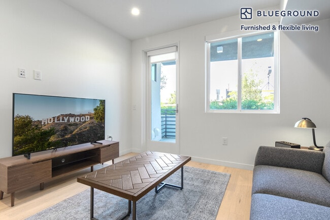 8820 Sepulveda Eastway, Unit FL1-ID168 in Los Angeles, CA - Foto de edificio - Building Photo