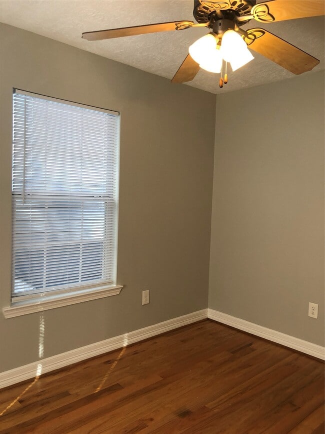 property at 1320 W 24th St