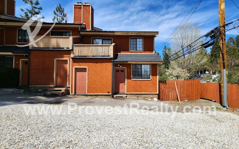 6078 Spruce St in Wrightwood, CA - Foto de edificio
