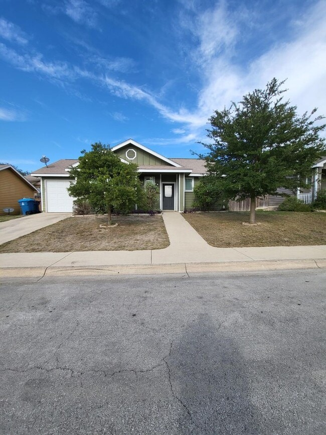 121 Ivy Ln