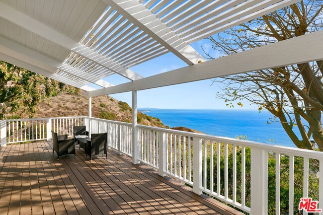 4262 Avenida De La Encinal in Malibu, CA - Building Photo - Building Photo