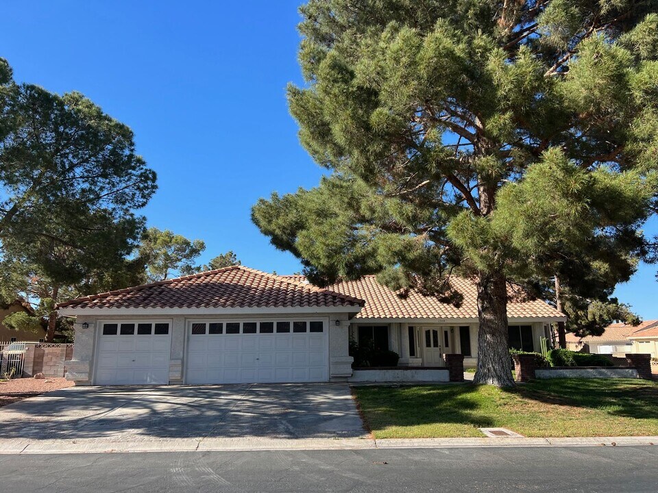 1740 Camara Dr in Las Vegas, NV - Building Photo