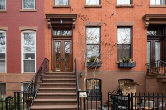 109 Saint James Pl in Brooklyn, NY - Building Photo - Building Photo