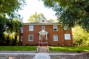 111 E Screven St in Milledgeville, GA - Building Photo