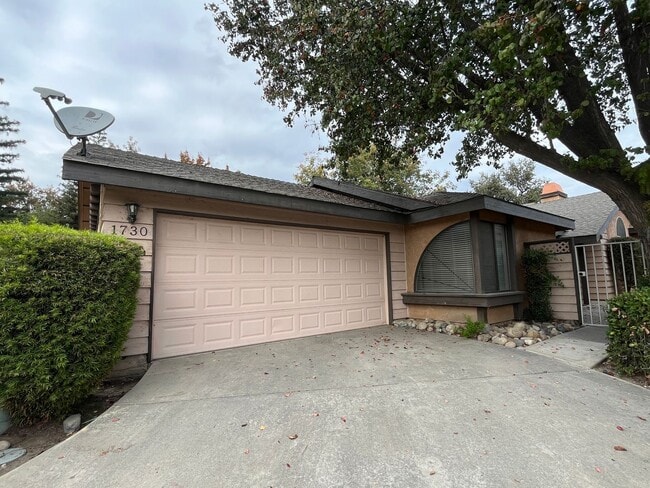 1730 E Babcock Ave in Visalia, CA - Building Photo - Building Photo