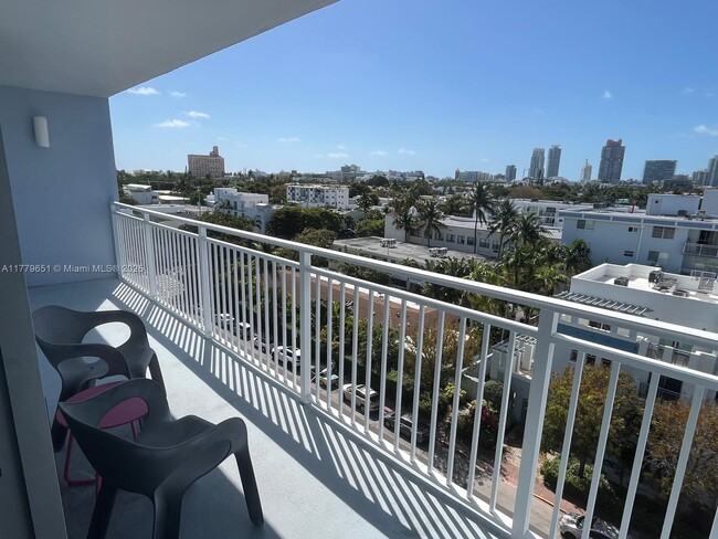 1045 10th St in Miami Beach, FL - Building Photo - Building Photo