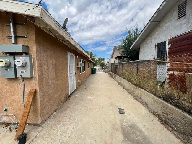 2203 Miller St-Unit -B in Bakersfield, CA - Building Photo - Building Photo