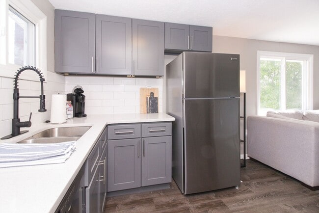 7703 Essen Ave in Parma, OH - Building Photo - Building Photo