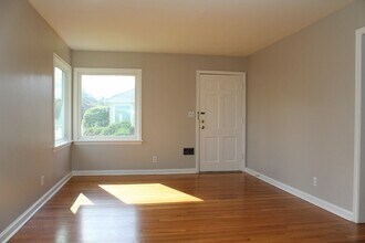 5131-5147-5147 SE 17th Ave, Unit 5131 in Portland, OR - Building Photo - Building Photo