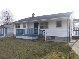 304 E Gary St in Bay City, MI - Building Photo