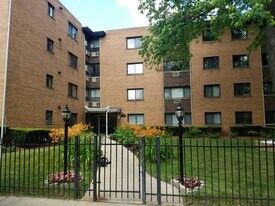 1600 W Greenleaf Ave, Unit 203 in Chicago, IL - Building Photo