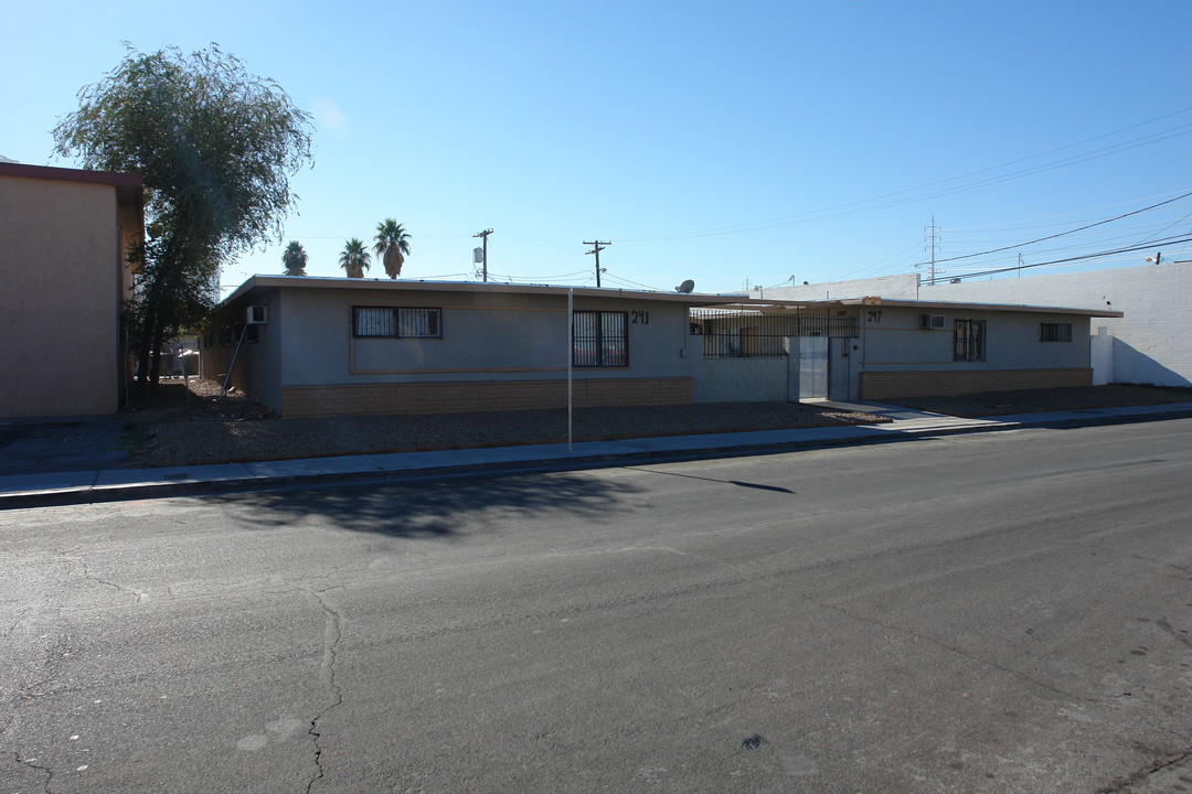 241-247 W Chicago Ave in Las Vegas, NV - Building Photo