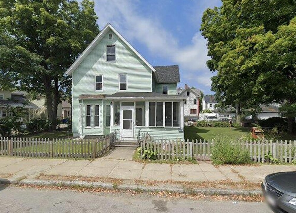 568 Beech St in Manchester, NH - Building Photo