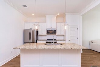 8120 Stonelake Cir Ave E in Baton Rouge, LA - Building Photo - Building Photo